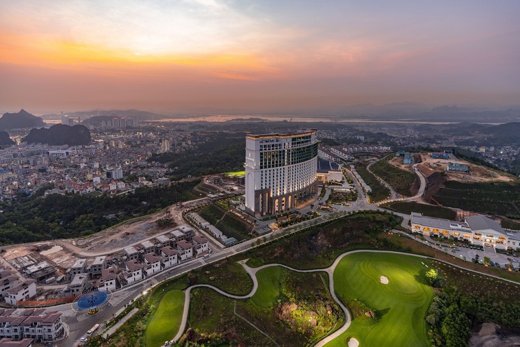 FLC Hạ Long - Thức dậy giữa kỳ quan ảnh 2