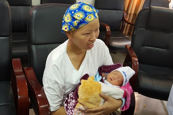 Bé Bình An bụ bẫm xuất viện, mẹ hồi phục diệu kỳ ảnh 5