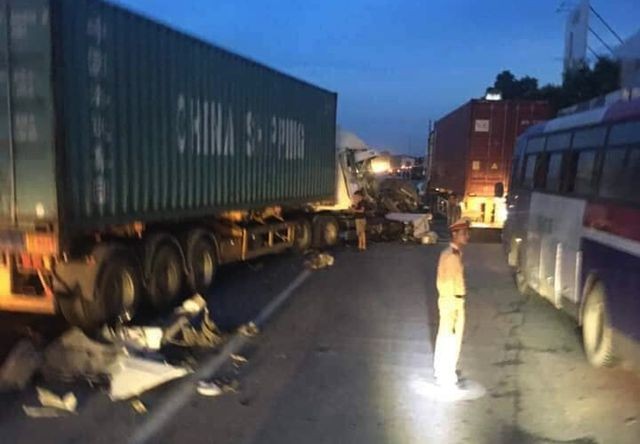 Lại xảy ra tai nạn nghiêm trọng gần 3 vụ tông xe ở Hải Dương ảnh 1