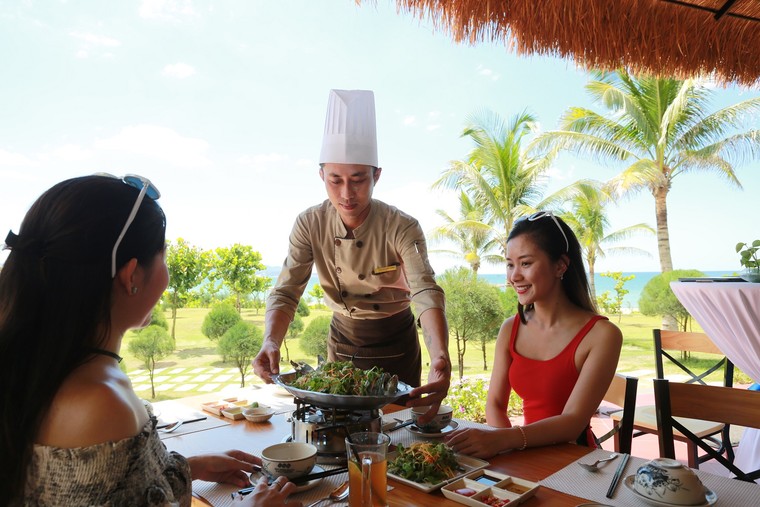 Nhật ký 'phá đảo' Quy Nhơn trong 24h của đôi bạn thân ​ ảnh 2