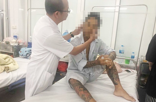 Nam thanh niên nhiễm viên gan B nghi do ‘nghiện’ xăm trổ ảnh 1