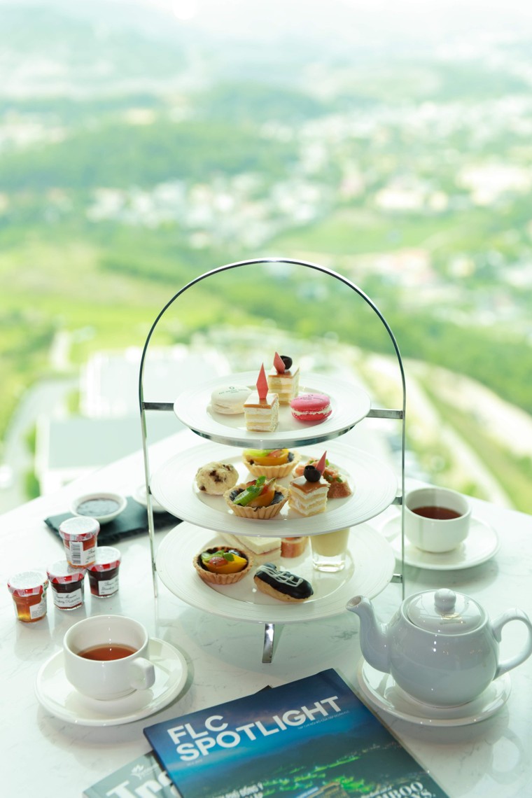 Cận cảnh tiệc trà thượng lưu trên đỉnh kỳ quan thiên nhiên thế giới ảnh 1