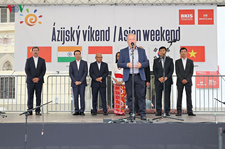 Việt Nam tỏa sáng tại lễ hội văn hóa châu Á 2019 ở Bratislava ảnh 1