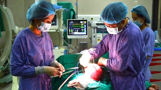 Đi khám họng bất ngờ phát hiện khối u tử cung khổng lồ ảnh 1