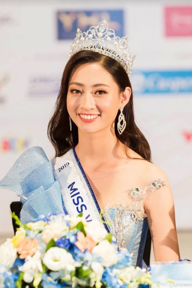 Hoa hậu Lương Thùy Linh: Gia đình tôi bình thường, không mua vương miện ảnh 2