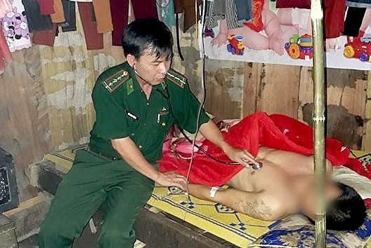 Mâu thuẫn với người yêu, nam thanh niên ăn lá ngón tự tử ảnh 1