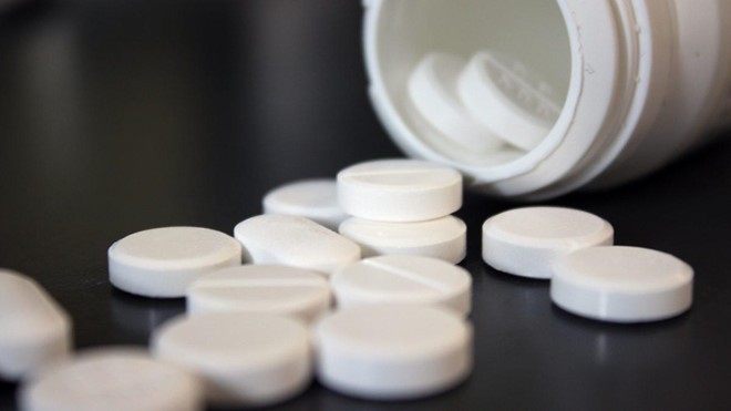 Giận bố không cho đi nối tóc, bé gái uống 40 viên Paracetamol tự tử ảnh 1