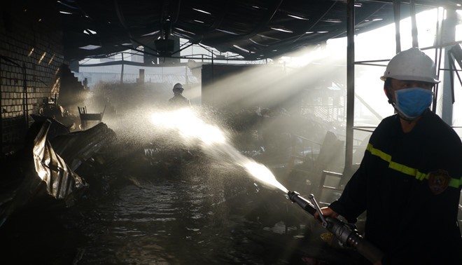 Cháy chợ lúc rạng sáng, 2 bà cháu may mắn thoát chết ảnh 1