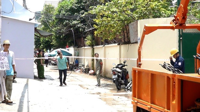 Bị dây điện đứt giật chết khi ngồi cà phê vỉa hè ảnh 1