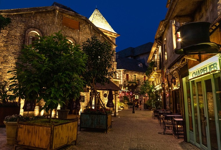 Ai đã làm cho Bà Nà về đêm lung linh kỳ ảo đến thế? ảnh 2