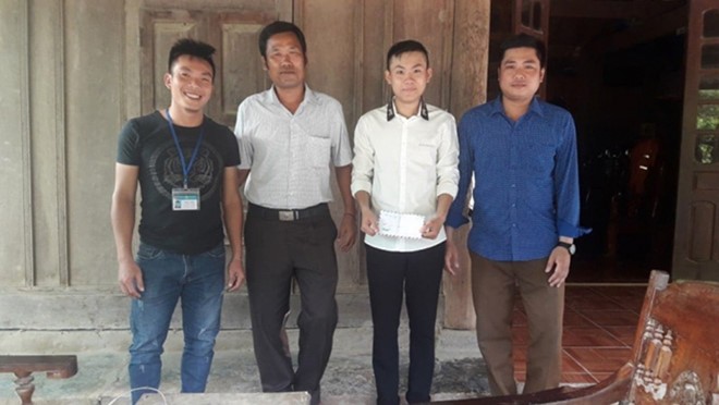 Nam sinh dũng cảm lao xuống dòng nước lũ cứu 2 người ảnh 1