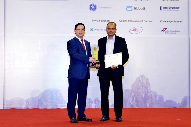 Vinmec được vinh danh là ‘Bệnh viện tiến bộ nhất’ và ‘An toàn cho người bệnh’ ảnh 1