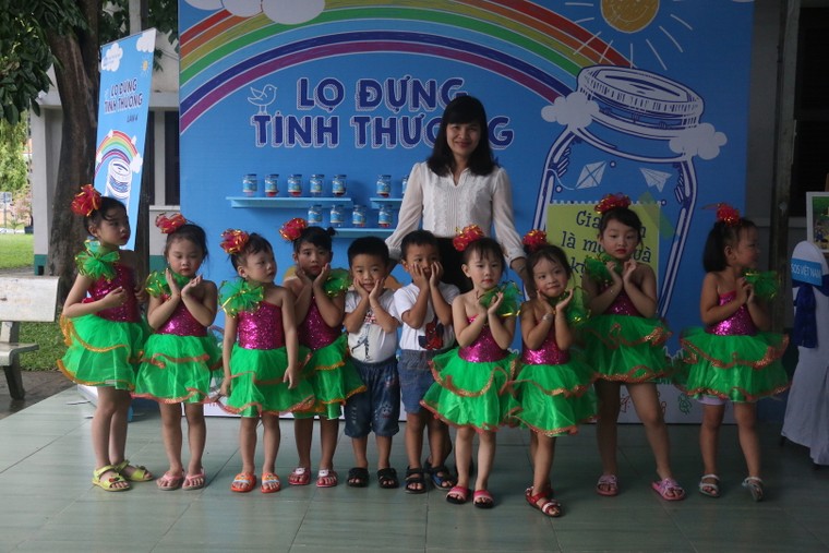 Chiến dịch 'Lọ đựng tình thương' hỗ trợ Làng trẻ em SOS Việt Nam ảnh 1