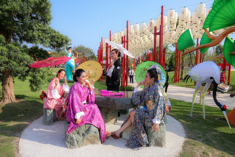 Cộng đồng cosplay 'phát cuồng' với điểm sống ảo mới ở Hà Nội ảnh 6