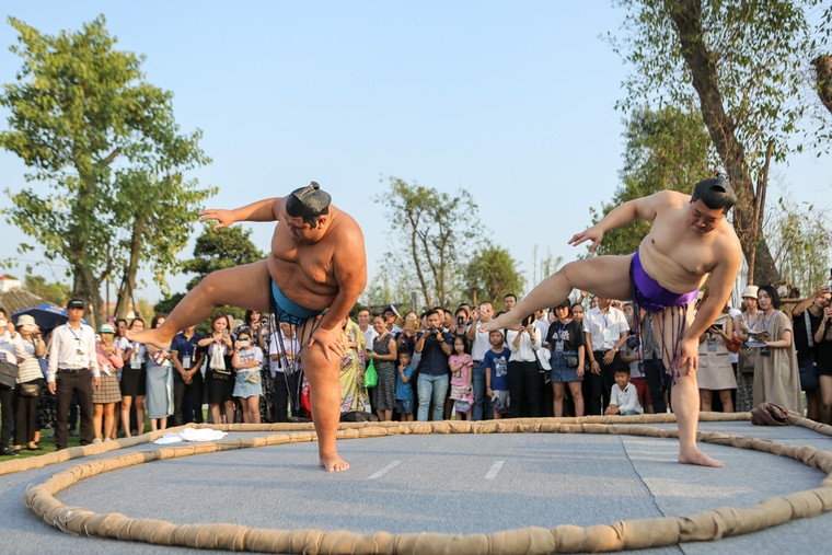 Cộng đồng cosplay 'phát cuồng' với điểm sống ảo mới ở Hà Nội ảnh 7