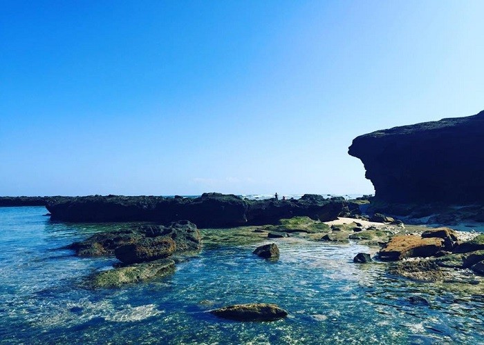 Huyện đảo Lý Sơn nằm cách đất liền bao nhiêu km?