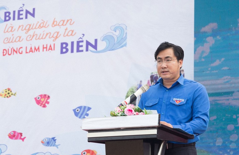 Tuổi trẻ Bình Thuận đồng loạt ra quân hưởng ứng chiến dịch làm sạch biển ảnh 2