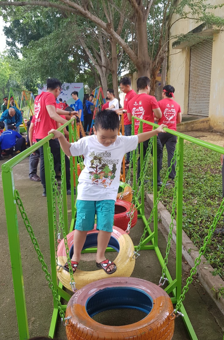 Tuổi trẻ Bình Thuận đồng loạt ra quân hưởng ứng chiến dịch làm sạch biển ảnh 7