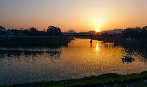 Sông Kỳ Cùng hợp lưu với sông Ba Thín ở thị trấn nào của Lạng Sơn?