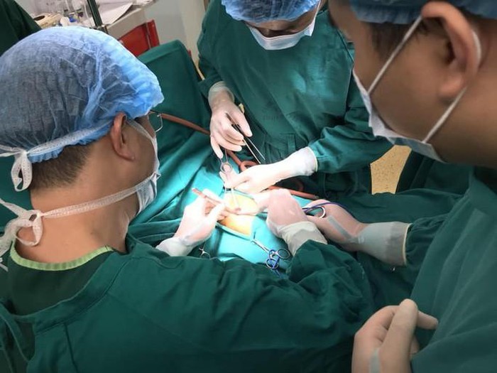 Cứu sống bệnh nhi 4 tháng tuổi mắc thận phải đa nang ảnh 1