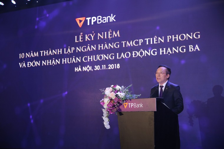 Enterprise Asia trao tặng giải thưởng kép cho ông Đỗ Minh Phú và TPBank ảnh 1