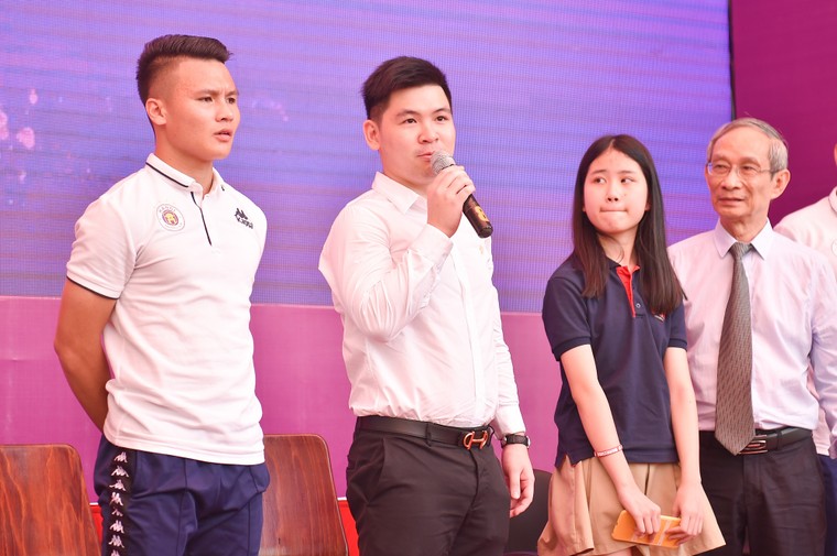 Duy Mạnh được fan tổ chức sinh nhật ở trường THCS Marie Curie ảnh 4