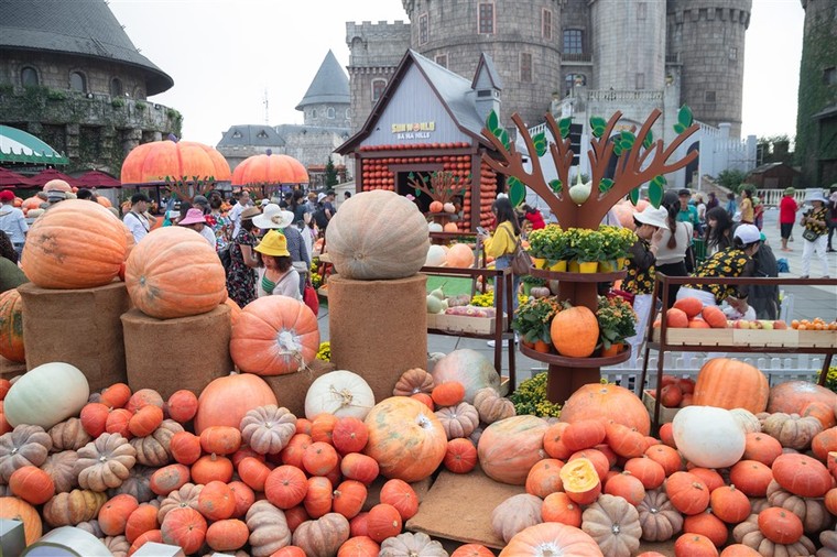 Happy Halloween, du khách Miền Trung Tây Nguyên tiếp tục hưởng mức giá ưu đãi khi tới Bà Nà Hills ảnh 3