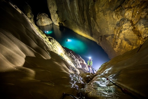 Hang động này có tên là gì?