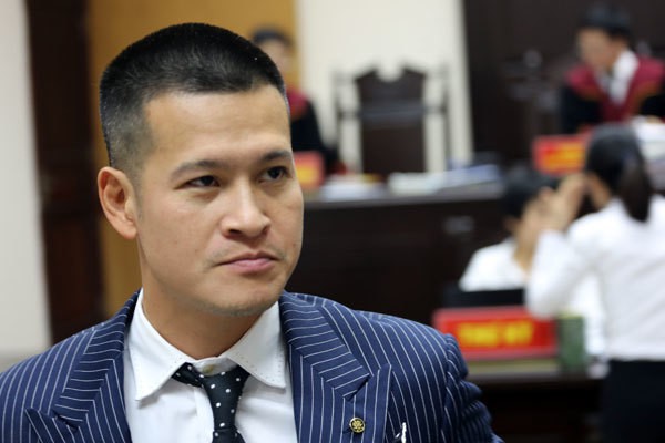 Phúc thẩm Tuần Châu kiện Việt Tú: Đạo diễn Hoàng Nhật Nam bật khóc ảnh 1