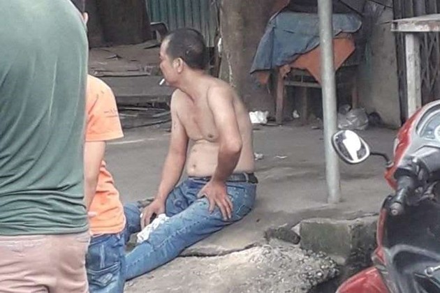 Con rể chém mẹ vợ trọng thương rồi thản nhiên ngồi hút thuốc ảnh 1