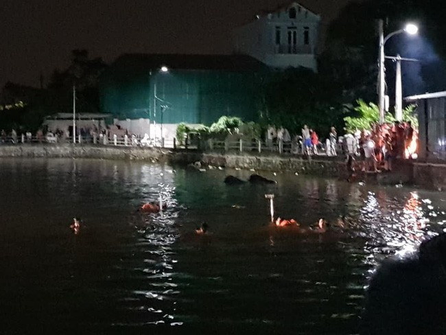 2 bé gái tử vong khi đạp vịt ở hồ nước ảnh 1