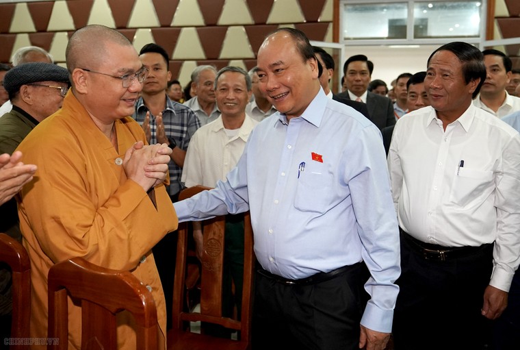 Thực hiện chương trình tiếp xúc cử tri trước kỳ họp thứ 8 ảnh 1