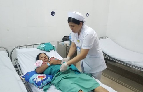 Sản phụ sinh 3 tự nhiên trong vòng 10 phút ảnh 1