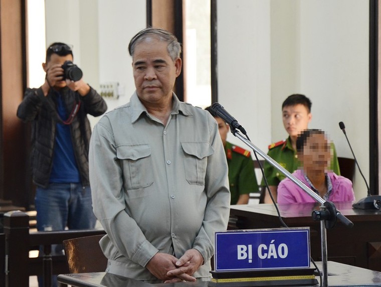 Cựu hiệu trưởng dâm ô nhiều nam sinh bị tuyên phạt 8 năm tù ảnh 1