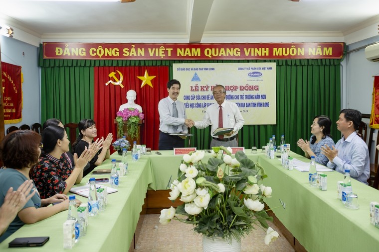 70.000 trẻ em ở Vĩnh Long sẽ thụ hưởng chương trình sữa học đường ảnh 1