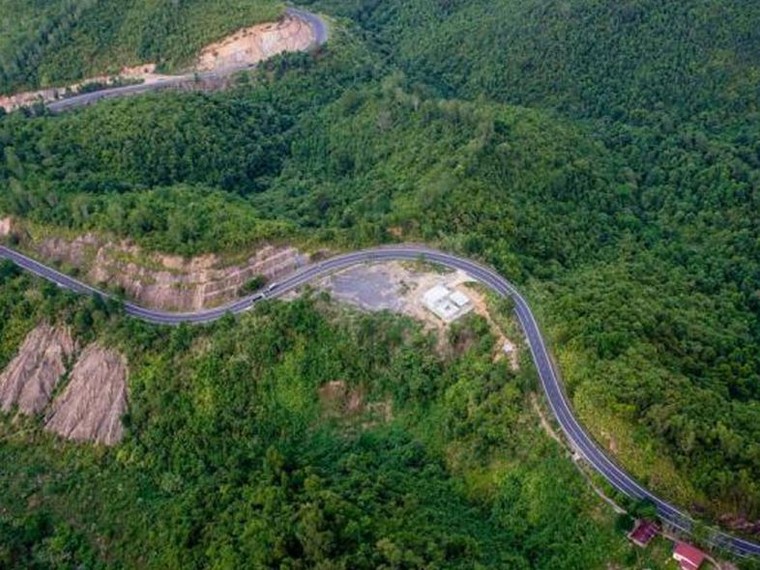 Ngoài đèo Long Lanh, địa phương này còn nổi tiếng bởi con suối nào?