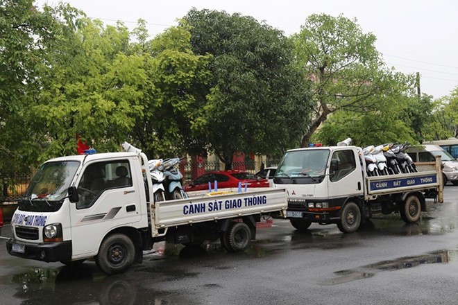 Bắt 14 ‘phượt thủ’ đi xe máy lạng lách, bốc đầu ở Tam Đảo ảnh 1