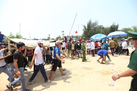 Vụ lật thuyền ở Quảng Nam: Đã tìm thấy thi thể nạn nhân thứ 5 ảnh 1