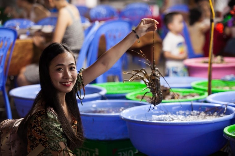 Những lý do khiến du khách đổ về check-in thành phố di sản trong mùa hè này ảnh 9