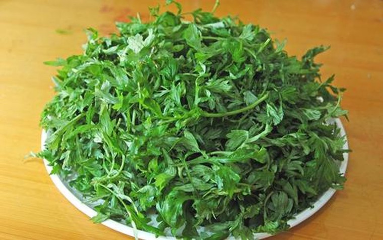 Nếu dùng quá nhiều ngải cứu có thể dẫn tới tác hại nào?