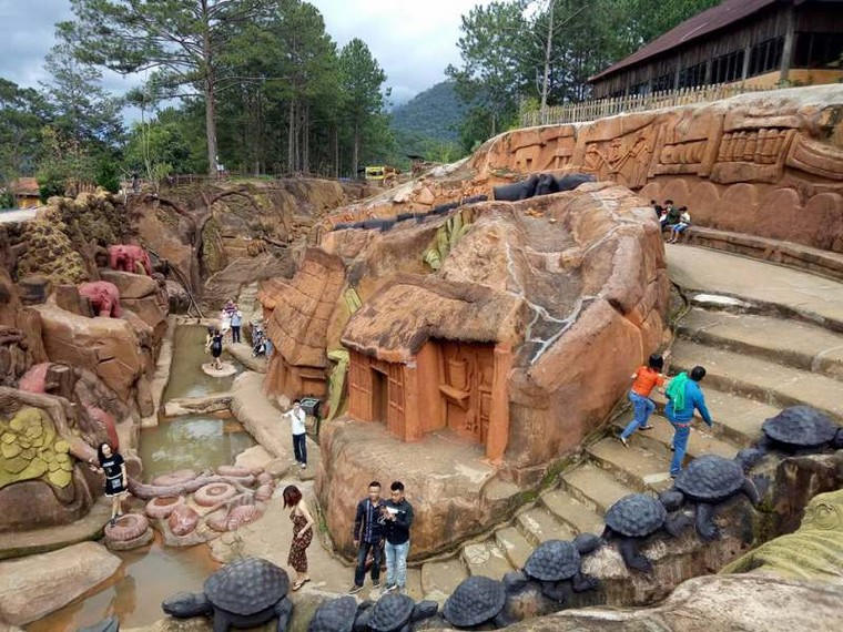 Chủ nhân của Đường hầm đất sét là...?