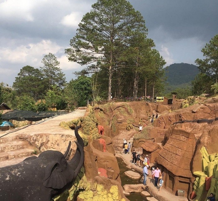 Đường hầm đất sét bắt đầu là đầu con vật nào?