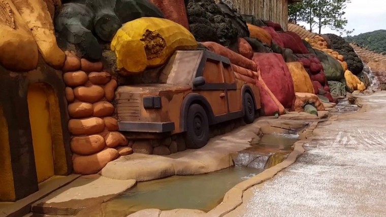 Đường hầm đất sét được ghi nhận với bao nhiêu kỷ lục của Sách Kỷ lục Việt Nam?