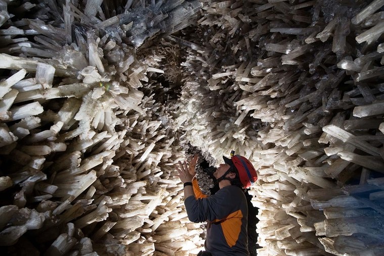 Hang động pha lê lớn nhất thế giới nằm ở đâu?