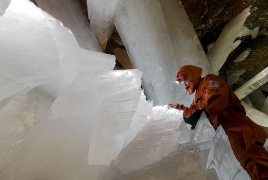 Khí ẩm trong hang đạt bao nhiêu %?