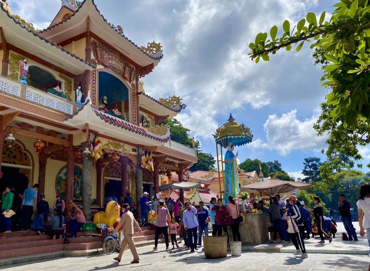 Tháng 6 về Tây Ninh trẩy hội Vía Bà ảnh 2