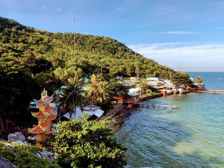 Đảo Hòn Nghệ nổi tiếng có...?