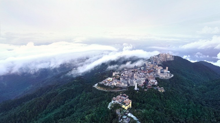 Đi Đà Nẵng hè này, chọn ngay ưu đãi hot từ khách sạn lãng mạn trên đỉnh Bà Nà ảnh 1