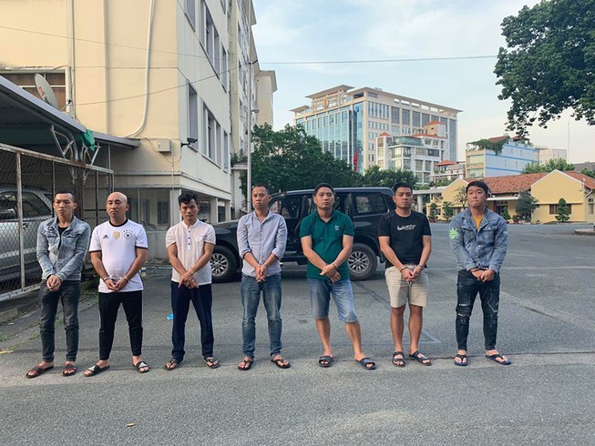 Vụ dàn cảnh cướp 35 tỷ đồng: Khởi tố, tạm giam 2 cựu công an ảnh 1