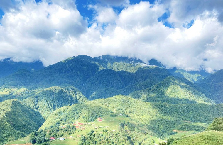 Rủ nhau lên Sapa ‘ướp lạnh’ mùa hè, xem 'Vó ngựa trên mây' ảnh 1